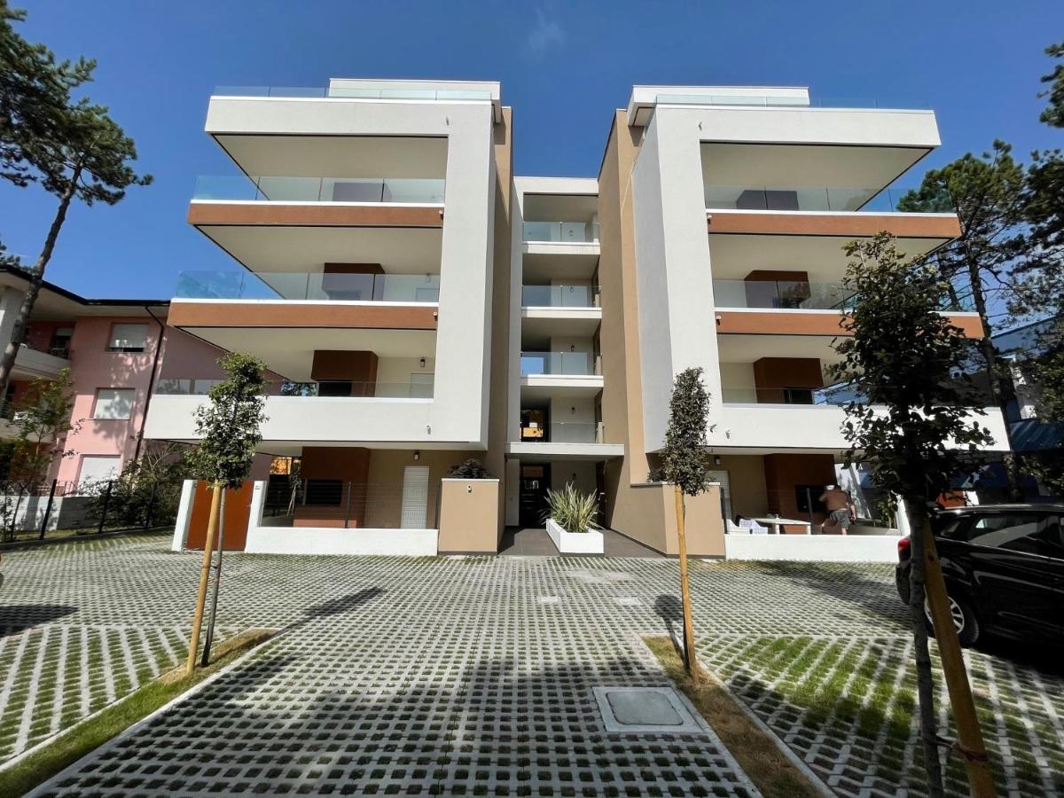 Iris Suite Bibione Luaran gambar